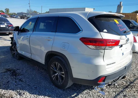 2019 Toyota Highlander Le z USA, uszkodzony, nr VIN 5TDZZRFH8KS305177